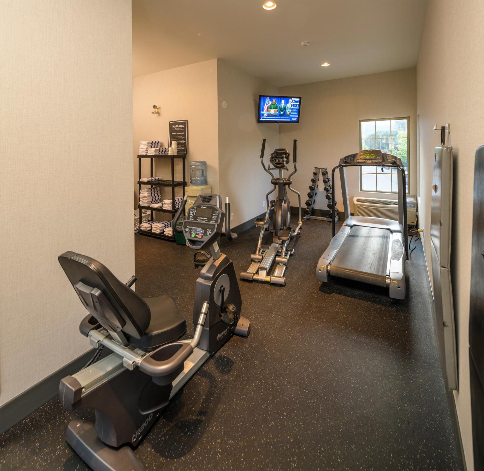 Balcomo, A Ramada By Wyndham Penticton Exterior photo