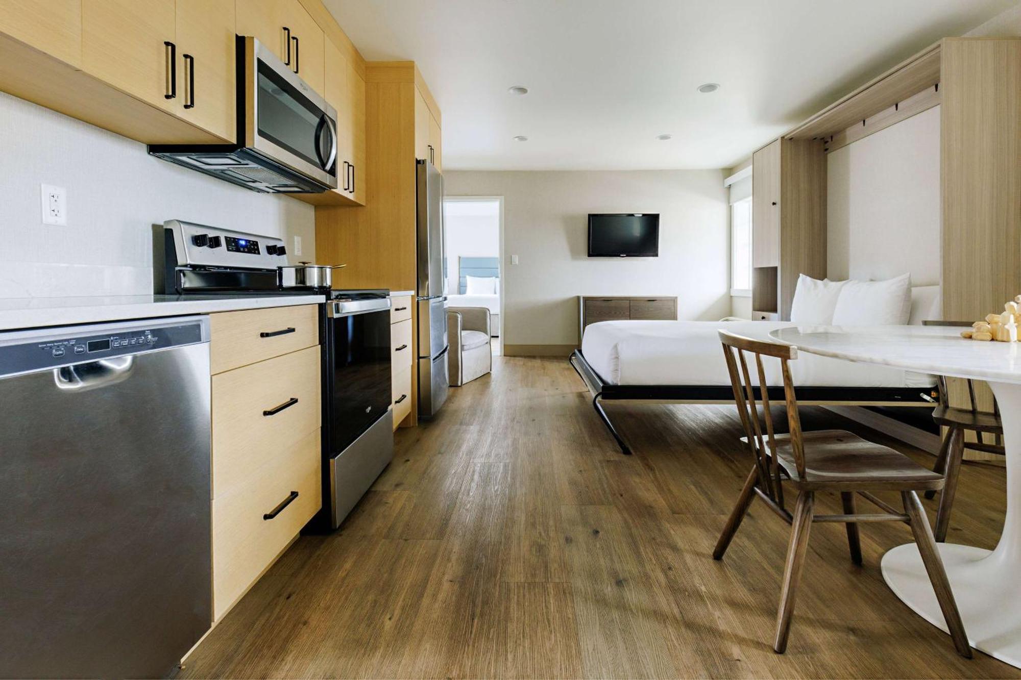 Balcomo, A Ramada By Wyndham Penticton Exterior photo