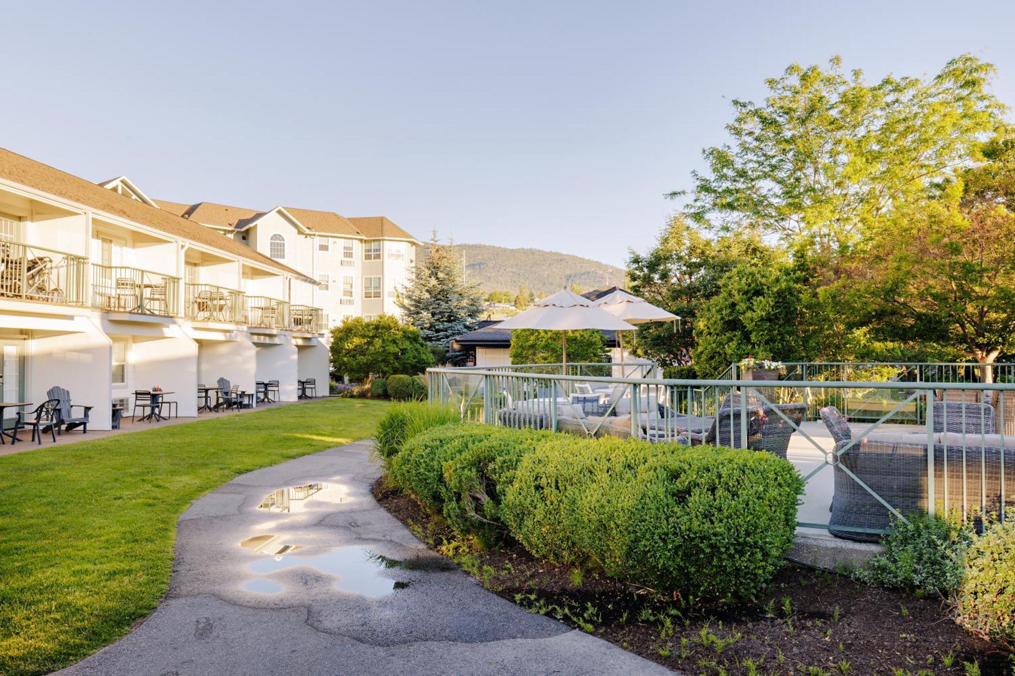 Balcomo, A Ramada By Wyndham Penticton Exterior photo