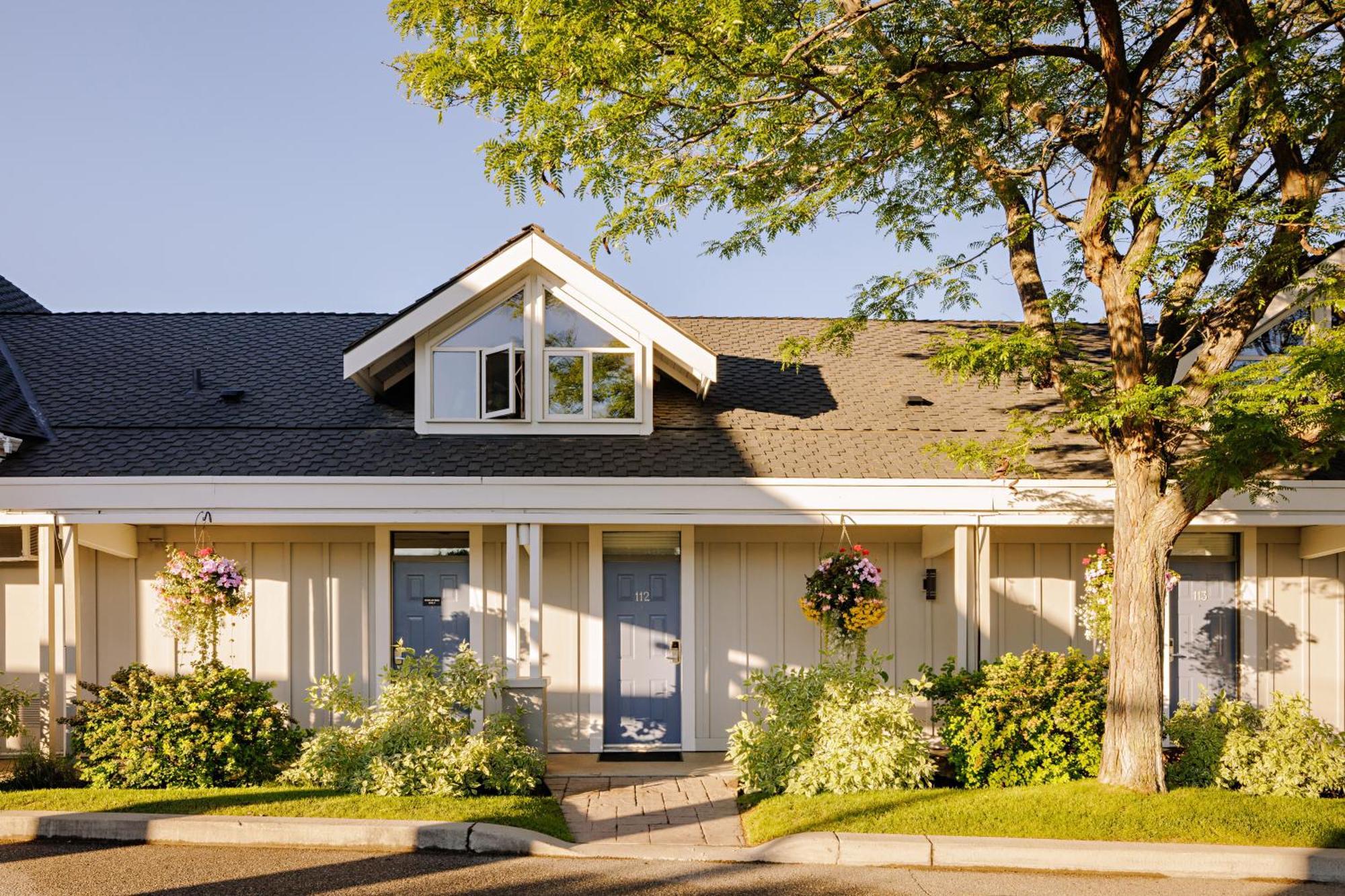 Balcomo, A Ramada By Wyndham Penticton Exterior photo