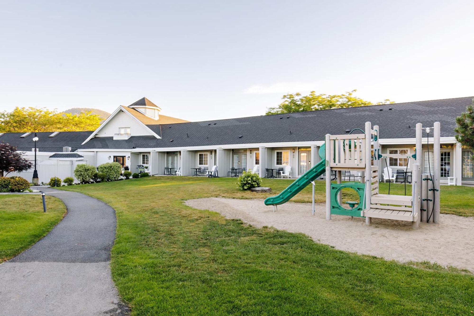 Balcomo, A Ramada By Wyndham Penticton Exterior photo