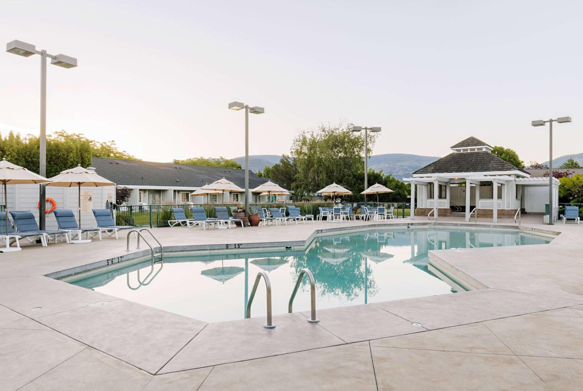 Balcomo, A Ramada By Wyndham Penticton Exterior photo