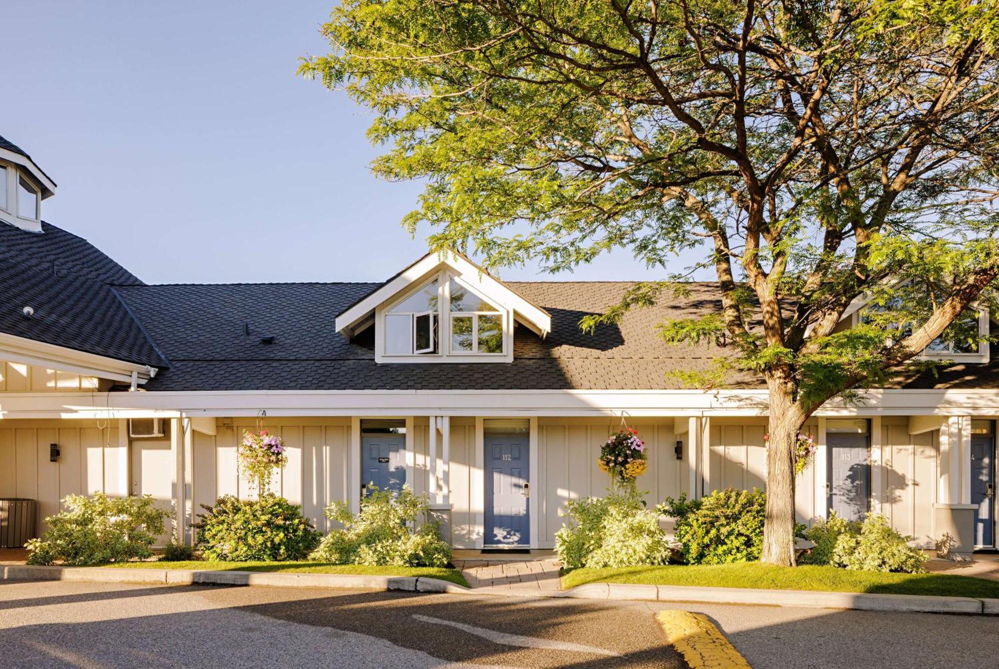 Balcomo, A Ramada By Wyndham Penticton Exterior photo